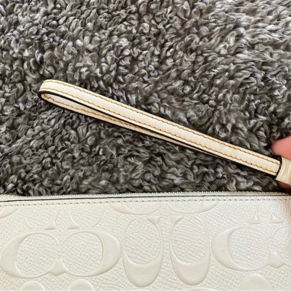 COACH SIGNATURE EMBOSSED LARGE WRISTLET/WALLET/CLUTCH - Picture 4 of 5